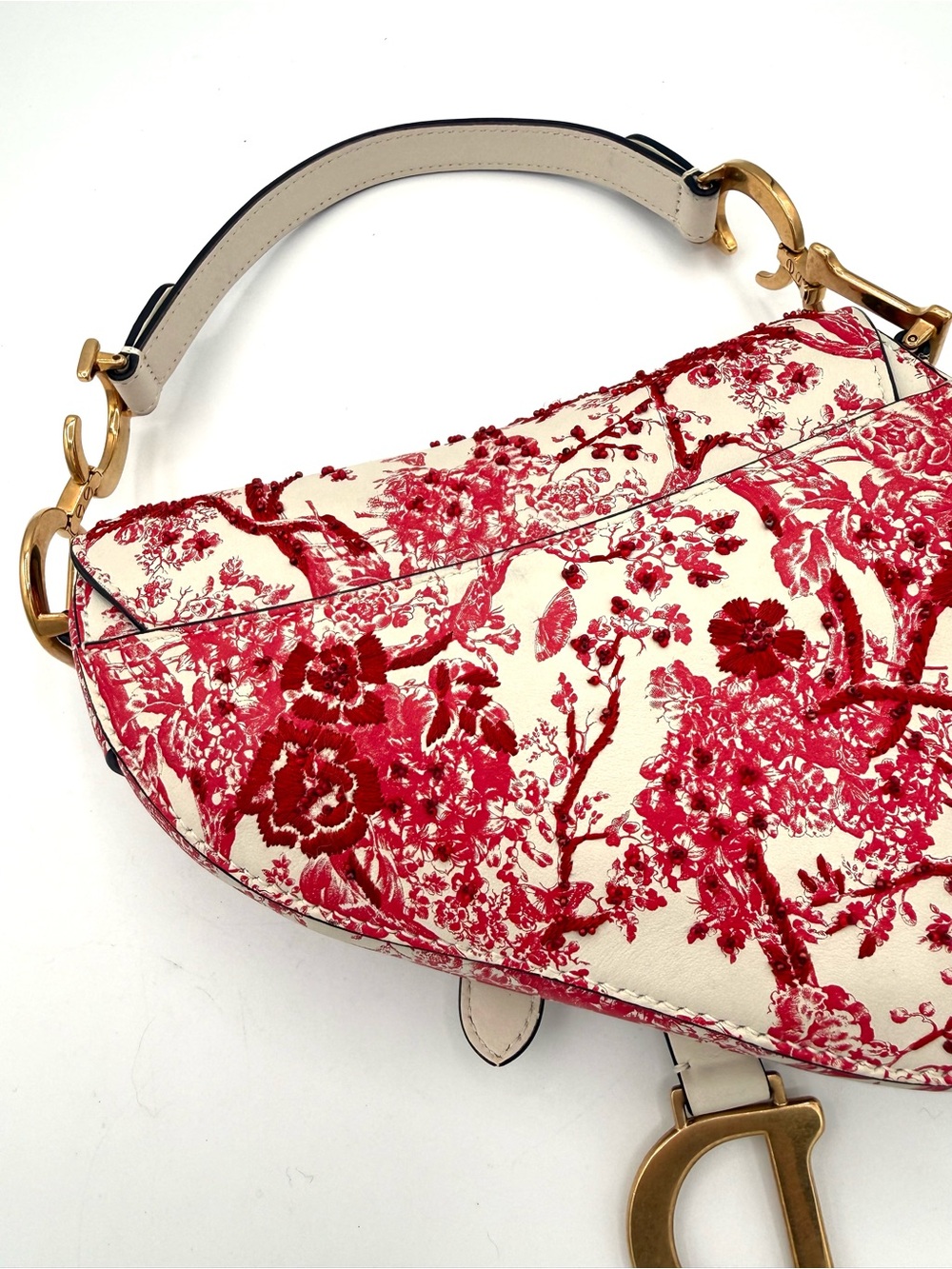 Dior Limited Edition Red and White Rose Beaded Embroidered Saddle Shoulder Bag - Picture 9 of 14